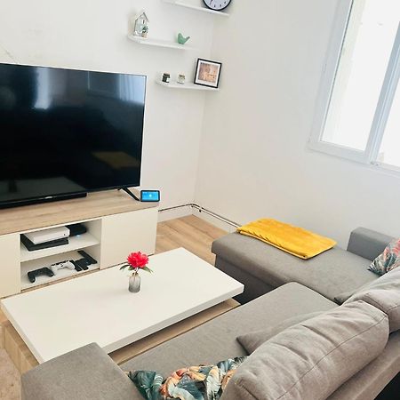 Charmant Appartement Americain Сен-Дени Экстерьер фото